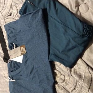 New CALIA by Carrie Underwood tank top and Capri leggings women's size small